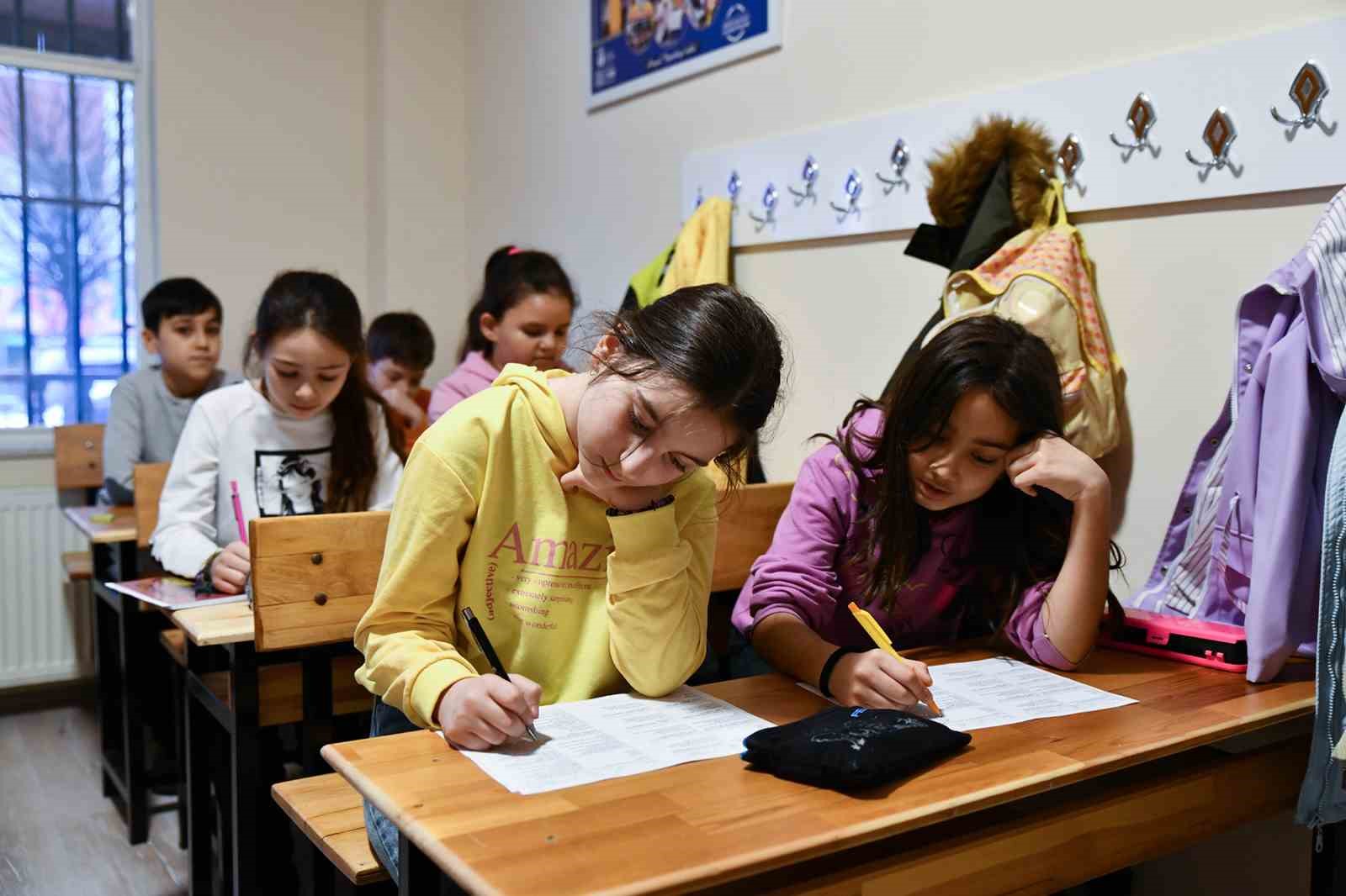 TEPEBAŞI BELEDİYESİ BAHRİYE ÜÇOK EĞİTİM VE GELİŞİM MERKEZİ’NDEKİ YAZ PROGRAMLARI