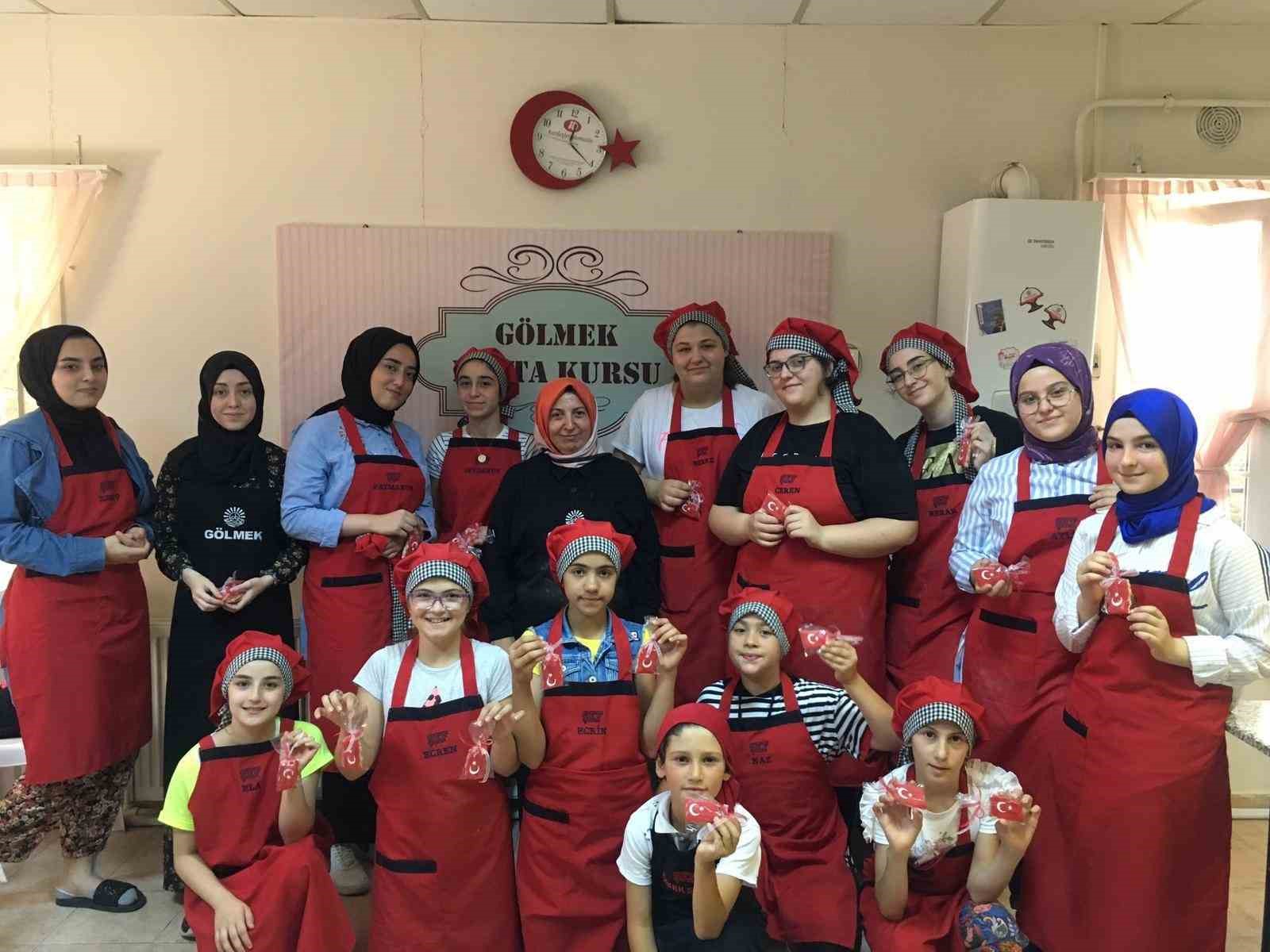 GÖLCÜK BELEDİYESİ, YAZ TATİLİNDE 12-17 YAŞ ARASINDAKİ ÖĞRENCİLER İÇİN PASTACILIK