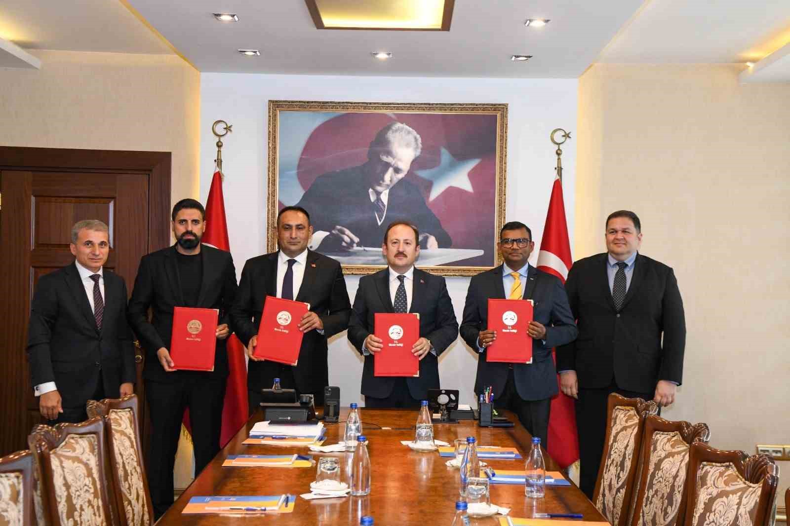 ÖNÜMÜZDEKİ SEZON 2. LİG'DE MÜCADELE EDECEK OLAN YENİ MERSİN İDMANYURDU'NUN