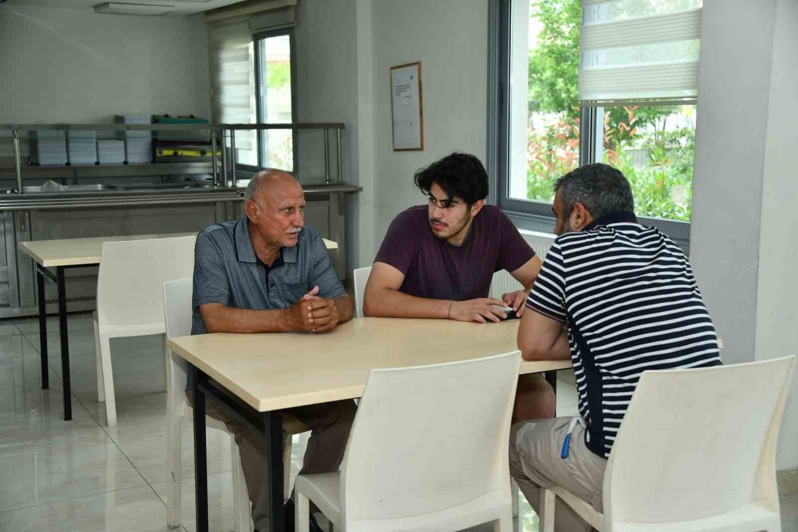 KAHRAMANMARAŞ MERKEZLİ DEPREMLERİN ARDINDAN MERSİN’E GELEN DEPREMZEDELERİN KONAKLAMASI İÇİN GEÇİCİ