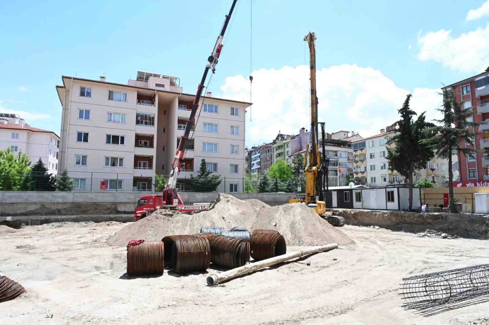 ISPARTA BELEDİYESİ TARAFINDAN İSTİKLAL MAHALLESİNDE SUBAY LOJMANLARININ YANINDA BULUNAN ALANDA