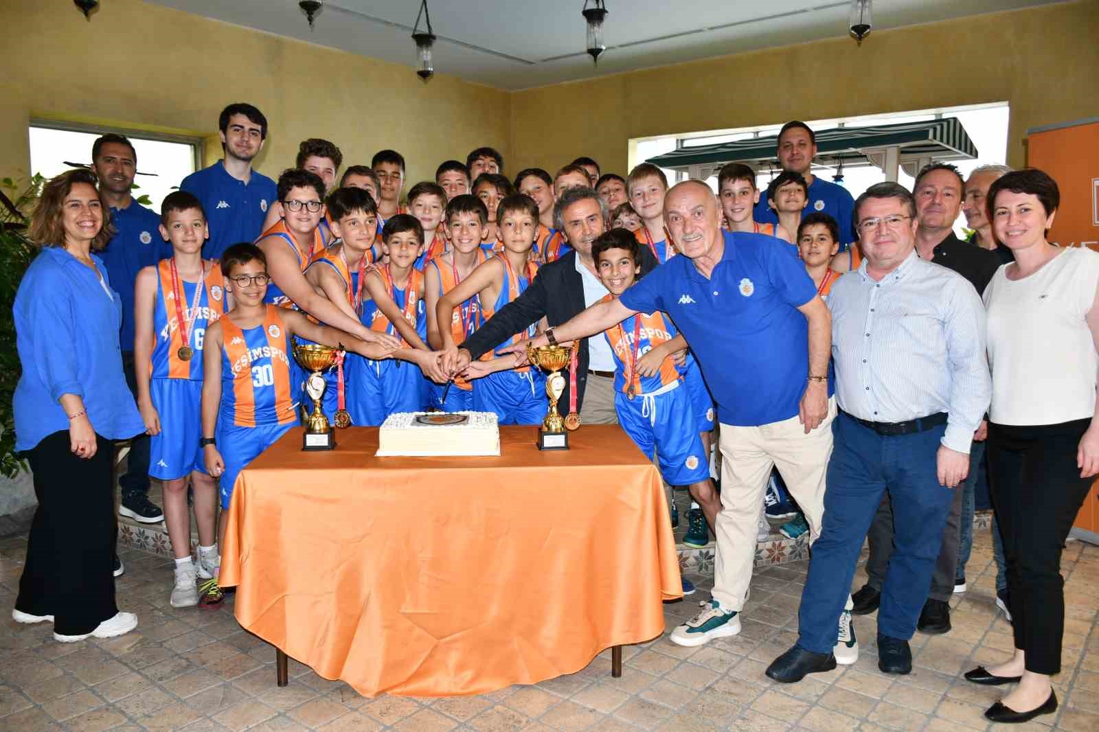 YEŞİM SPOR, BURSA MİNİK ERKEKLER KATEGORİSİNDE YENİ BAŞARILARA İMZA ATTI.