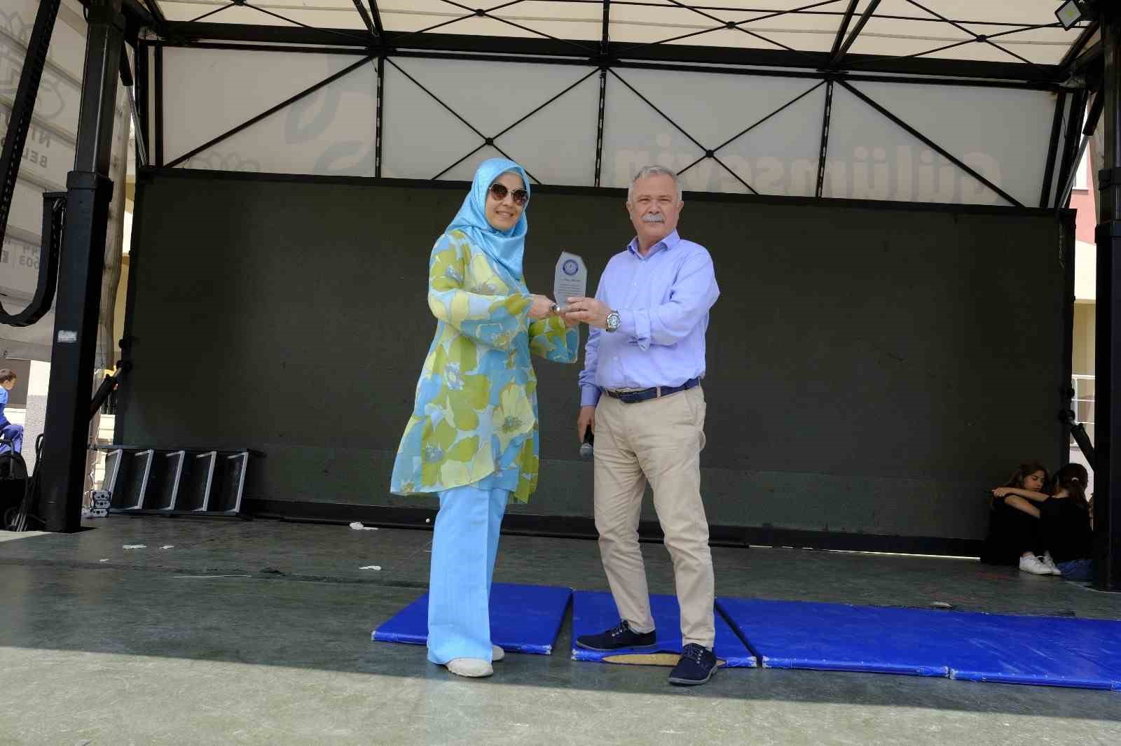 İLKOKUL MÜDÜR YARDIMCISI ÖZLEM BERBER’E OKUL ADINA YAPTIĞI DEĞERLİ ÇALIŞMALARINDAN