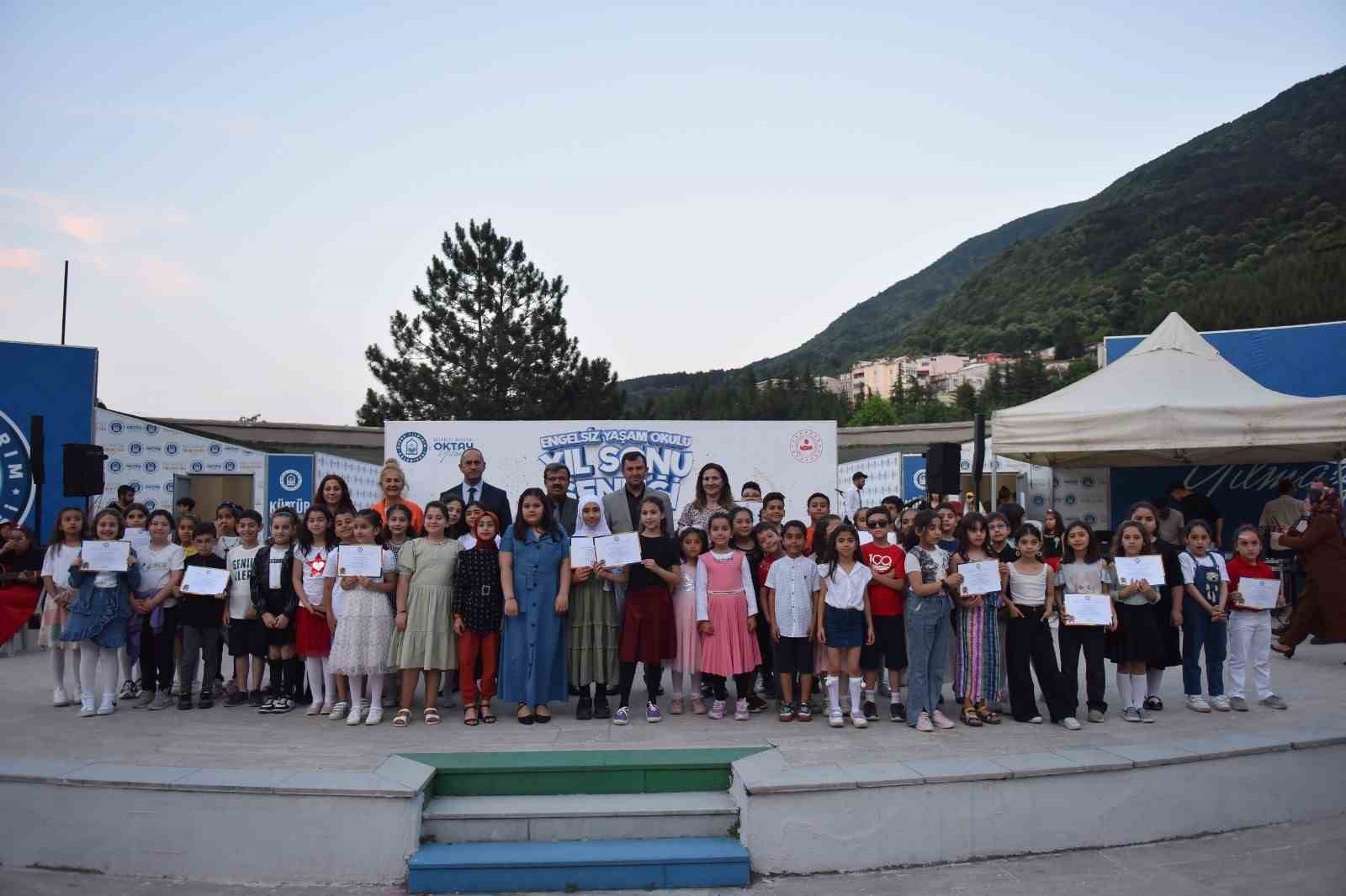 YILDIRIM BELEDİYESİ, ENGELSİZ YAŞAM OKULU’NDA SENE BOYUNCA EĞİTİM GÖREN ÖĞRENCİLERE