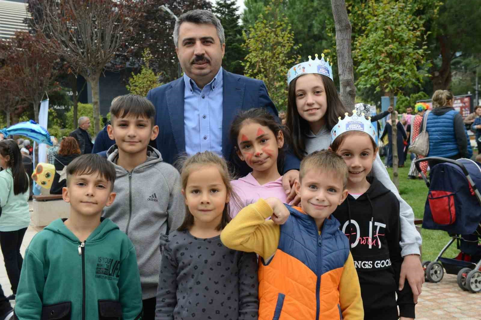 YILDIRIM BELEDİYESİ, YAZ AYLARIYLA BİRLİKTE İLÇEDEKİ PARK VE BAHÇELERDE YÜRÜTTÜĞÜ
