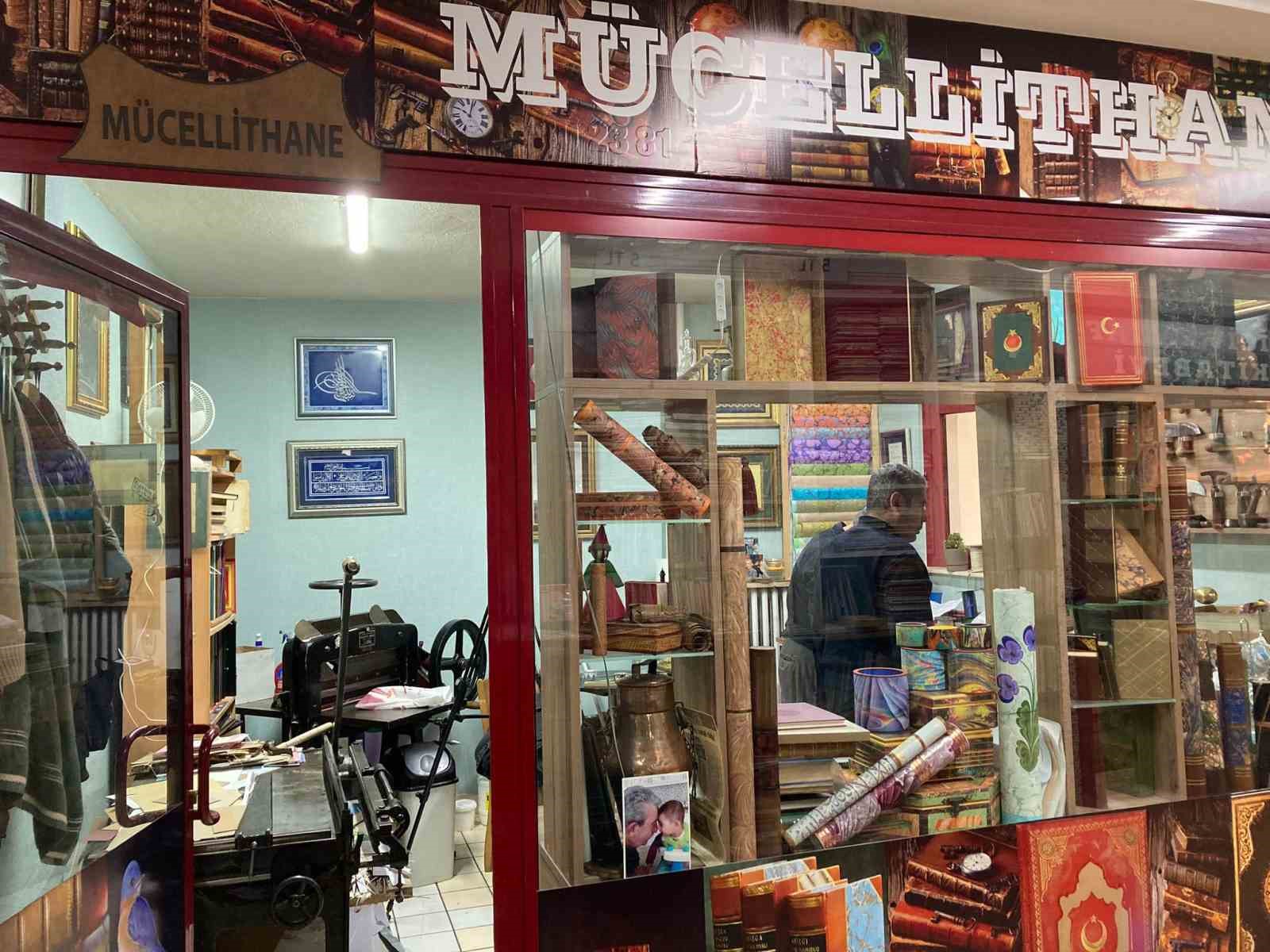 YILLARA MEYDAN OKUMUŞ KİTAPLARA HAYAT VEREN MÜCELLİT USTASI MEHMET KARSLI,