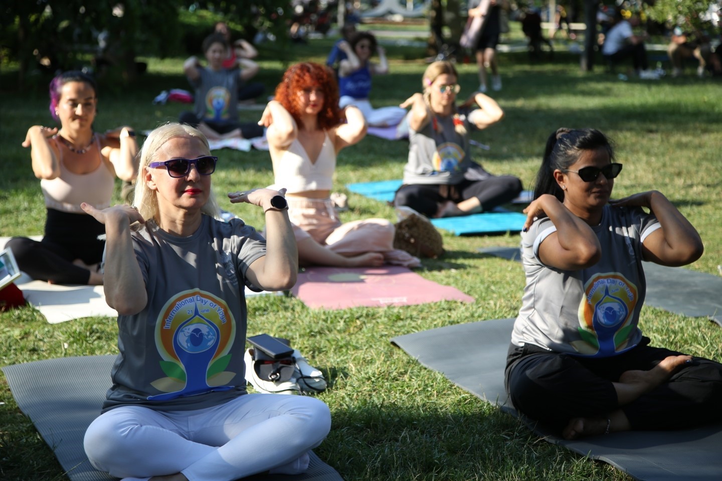 NİLÜFER BELEDİYESİ ULUSLARARASI YOGA GÜNÜ’NDE ORGANİZE ETTİĞİ ETKİNLİKLERDE YOGA TUTKUNLARINI
