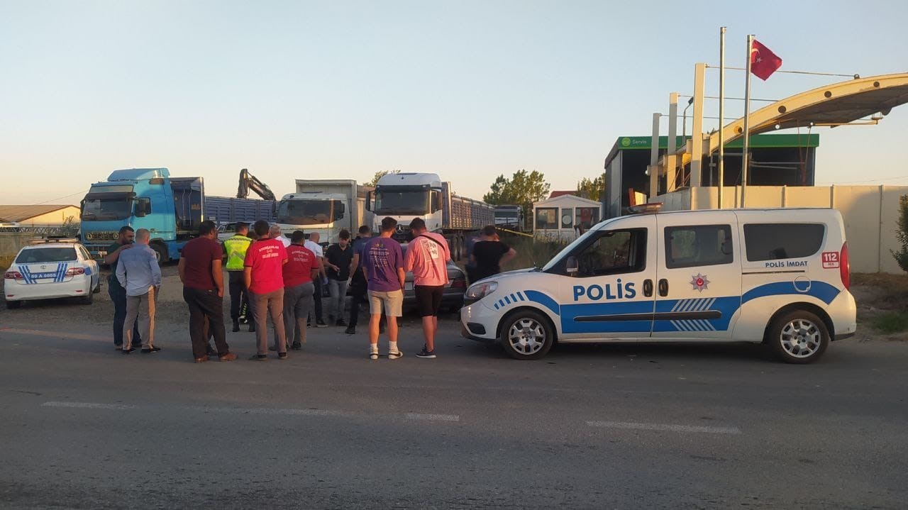 TEKİRDAĞ'DA İDDİAYA GÖRE İKİ GRUBUN ARASINDA ÇIKAN YOL VERME TARTIŞMASI