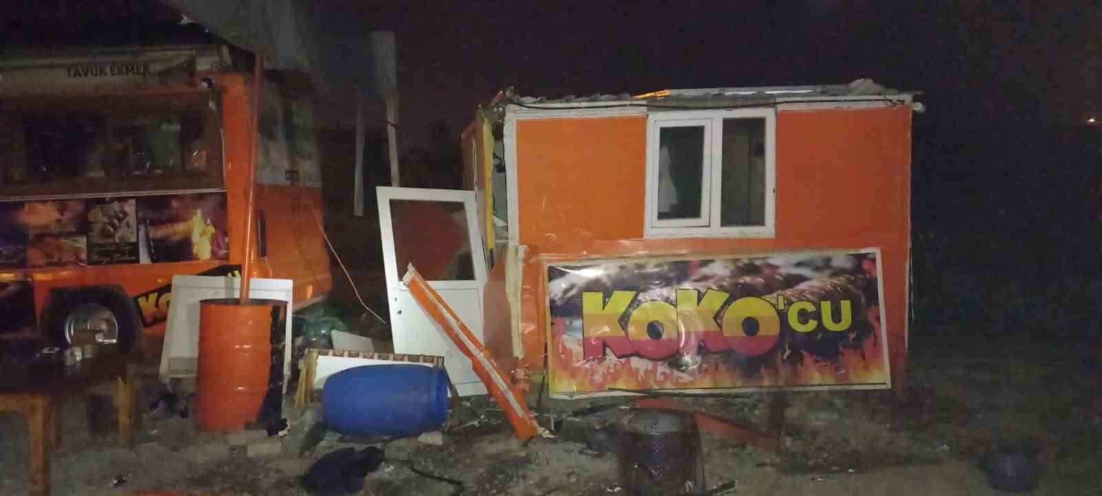 ZONGULDAK'IN ÇAYCUMA İLÇESİNDE IŞIKLI KAVŞAKTA YOLCU OTOBÜSÜ İLE OTOMOBİL ÇARPIŞTI.