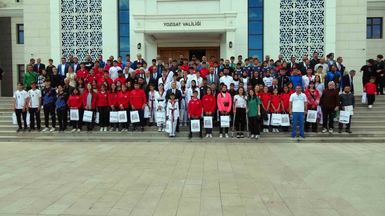 YOZGAT’TA BAŞARILI SPORCULAR ÖDÜLLENDİRİLDİ