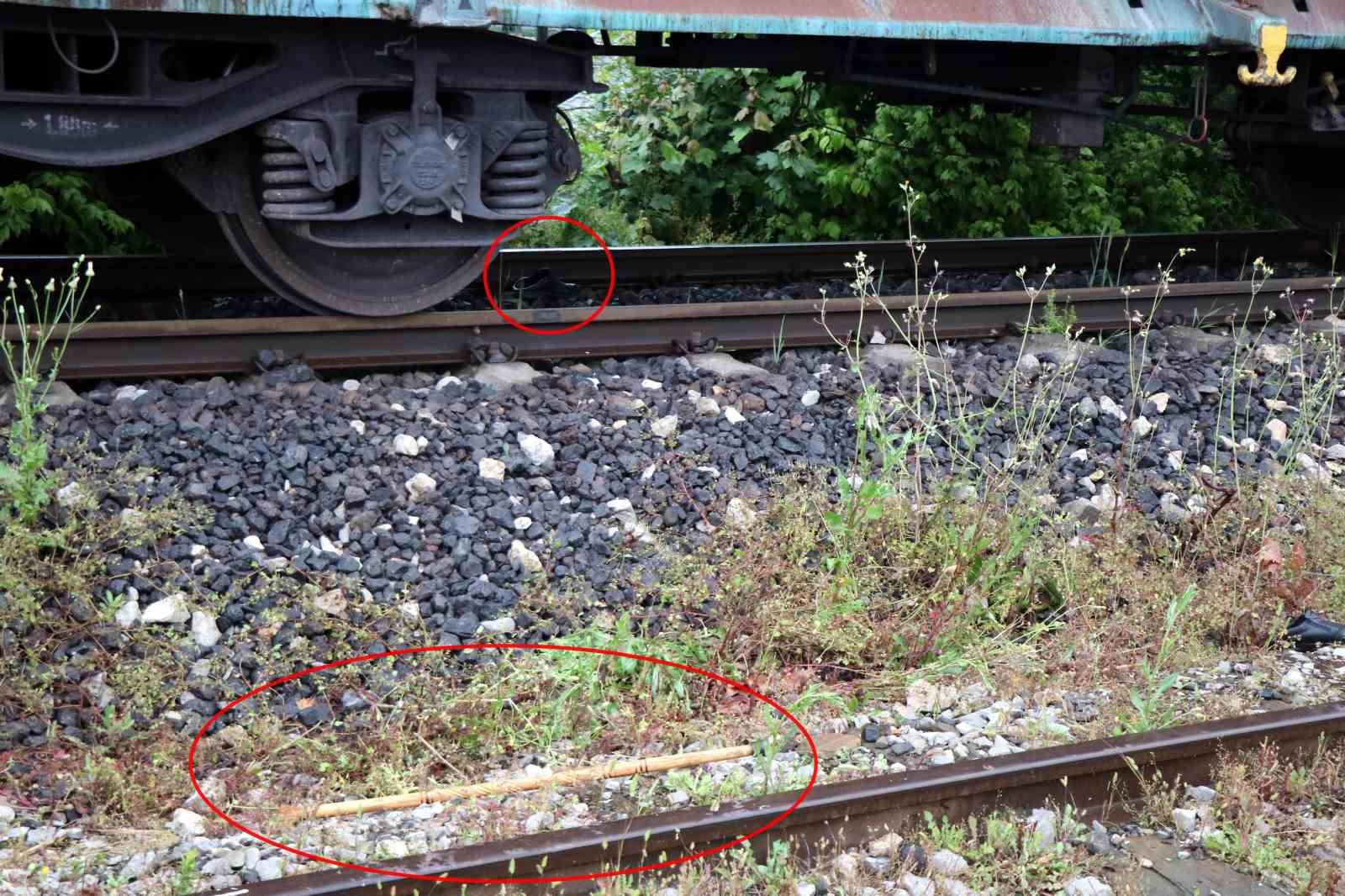 SAMSUN'DA YÜK TRENİNİN ÇARPTIĞI YAŞLI ADAM AĞIR YARALANDI. RAYLARIN ARASINDA