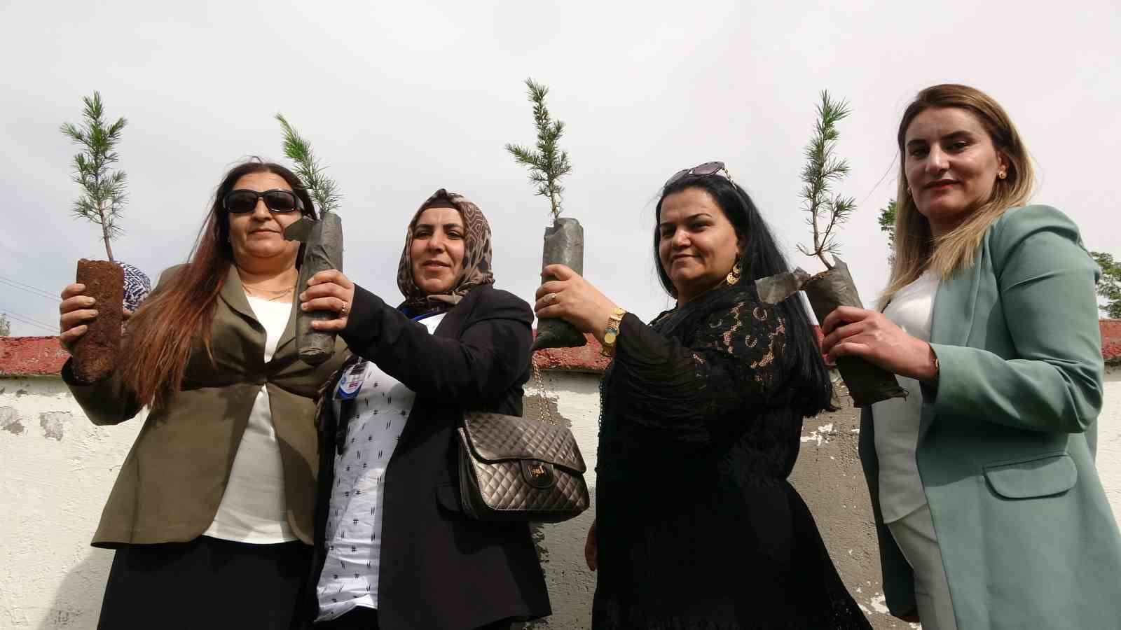 HAKKARİ’NİN YÜKSEKOVA HALK EĞİTİM MERKEZİNİN ÖNCÜLÜĞÜNDE BİR ARAYA GELEN 100