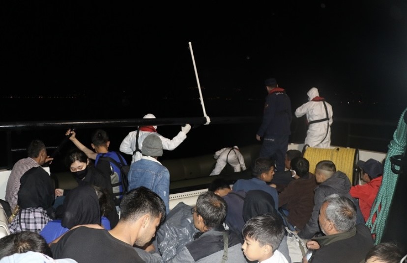 YUNAN UNSURLARINCA ÖLÜME TERK EDİLEN 35 KAÇAK GÖÇMEN KURTARILDI