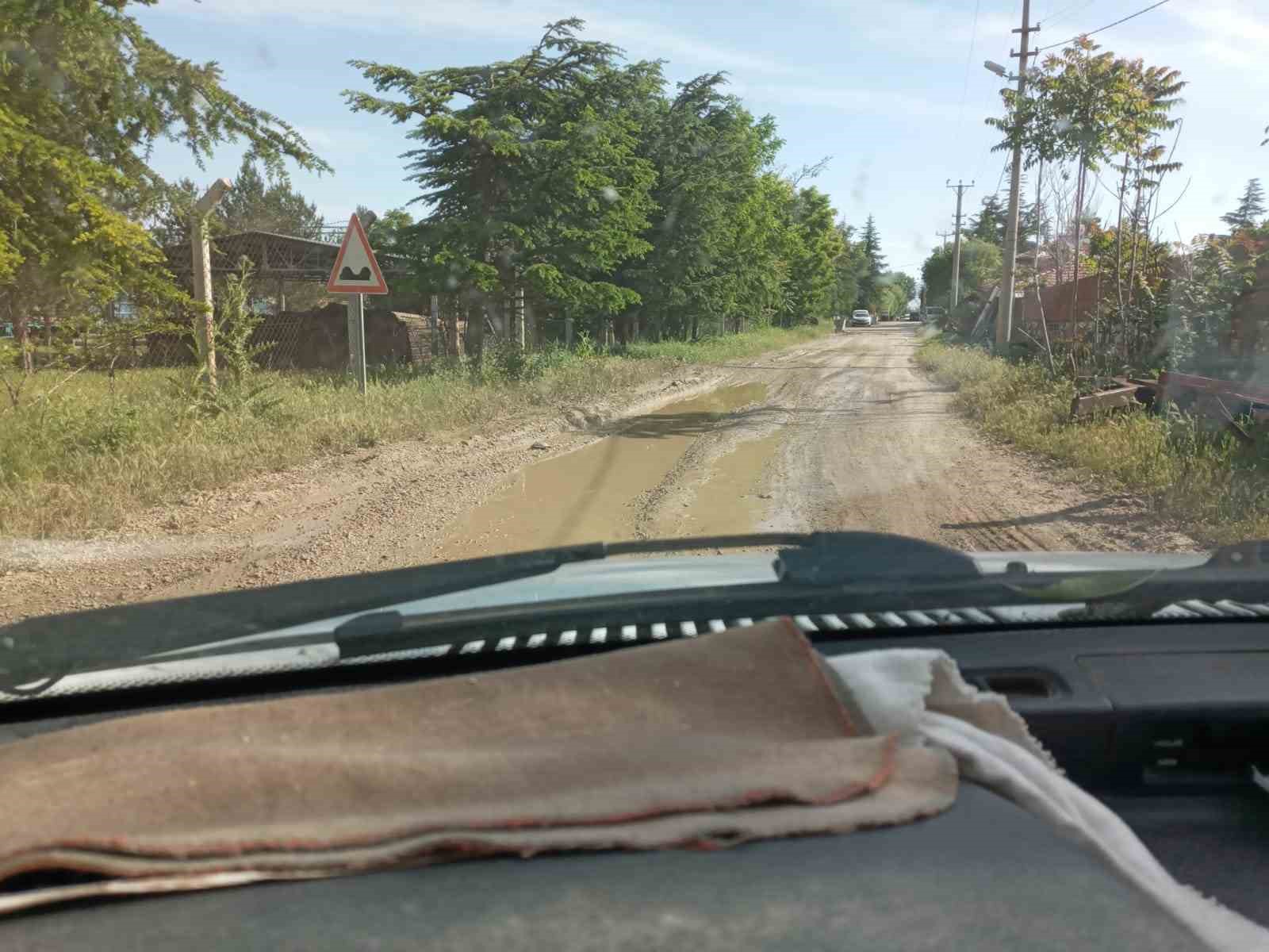YUNUS EMRE MAHALLESİ'NDEKİ ÇAMURLU YOLLAR