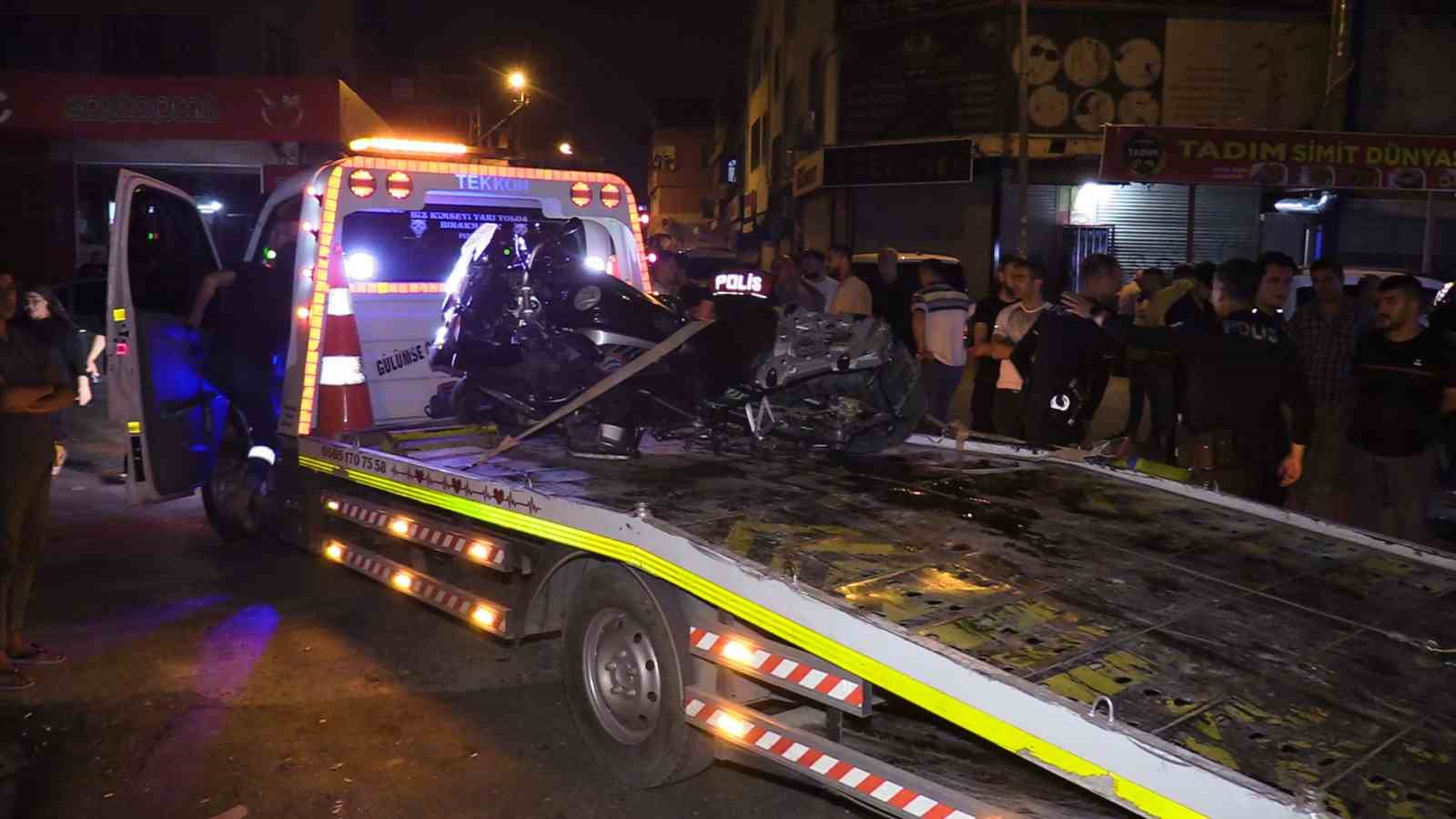 ADANA'DA OTOMOBİL İLE YUNUS POLİS EKİBİNE AİT MOTOSİKLETİN ÇARPIŞMASI SONUCU