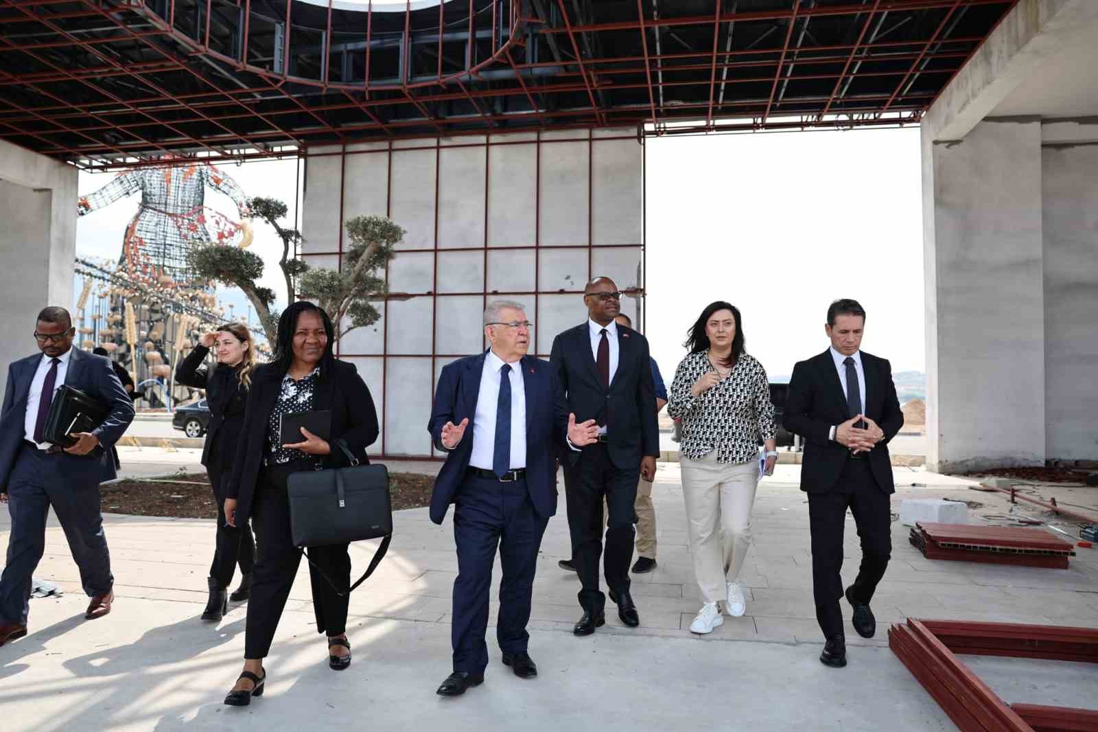 ACZİMBABVE ANKARA BÜYÜKELÇİSİ ALFRED MUTİWZUKA ÖNCÜLÜĞÜNDEKİ HEYET KAHRAMANMARAŞ’I ZİYARET ETTİ