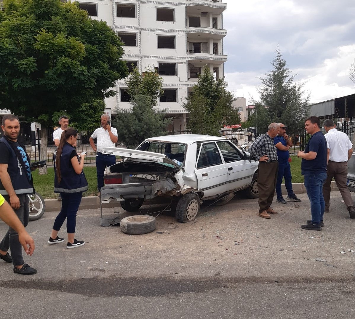 ADIYAMAN’DA, 3 ARACIN KARIŞTIĞI TRAFİK KAZASINDA 4 KİŞİ YARALANDI.