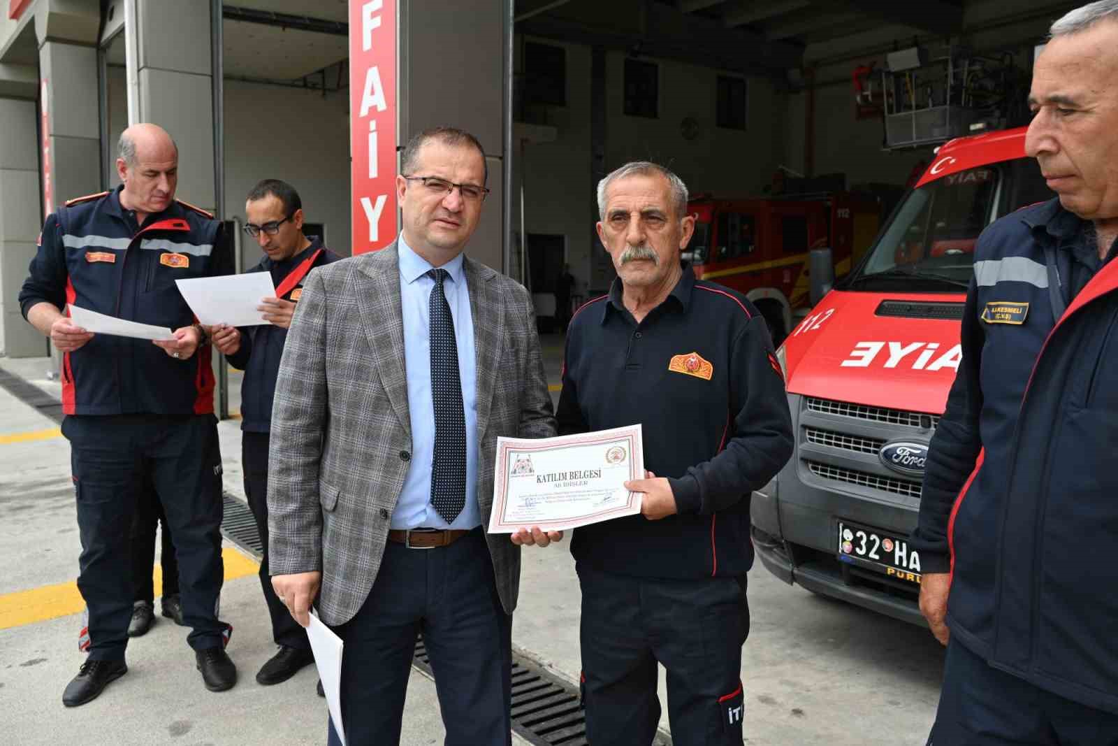 ZORLU EĞİTİMLERİ TAMAMLAYARAK MESLEĞE HAZIR HALE GELDİLER