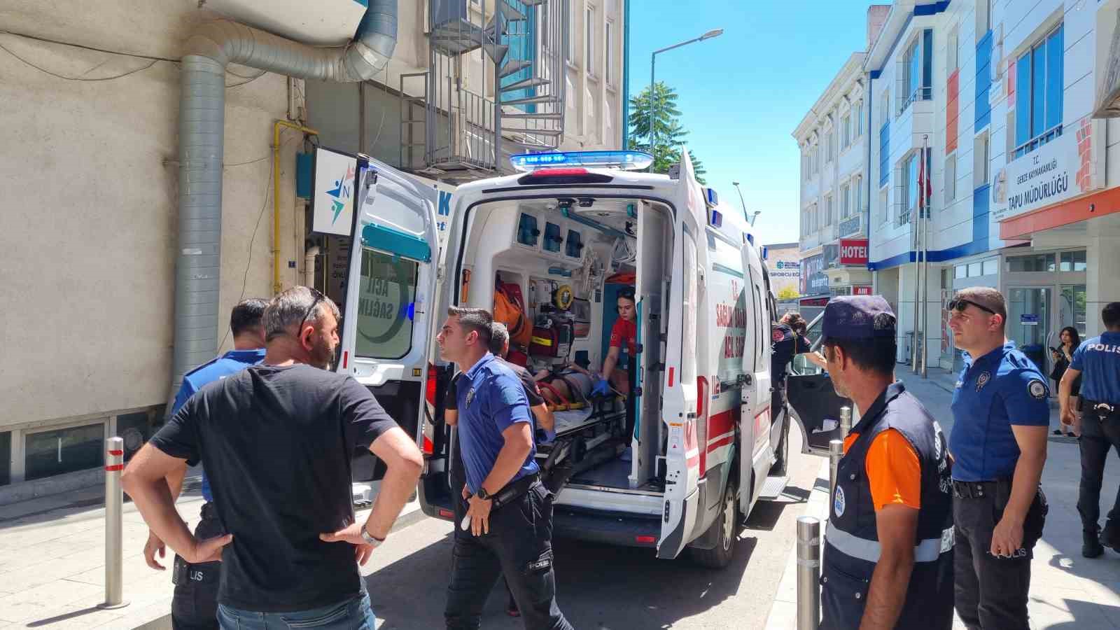17 yaşındaki kız pencereden düştü KOCAELİ'NİN GEBZE İLÇESİNDE 17 YAŞINDAKİ KIZ, 8 KATLI BİNANIN İKİNCİ