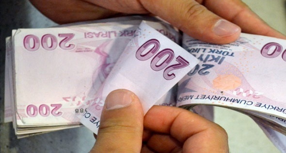 Emeklilere yüzde 25 zam SSK ve Bağkur emekli aylıklarına ilişkin madde, değişiklik yapılmadan TBMM