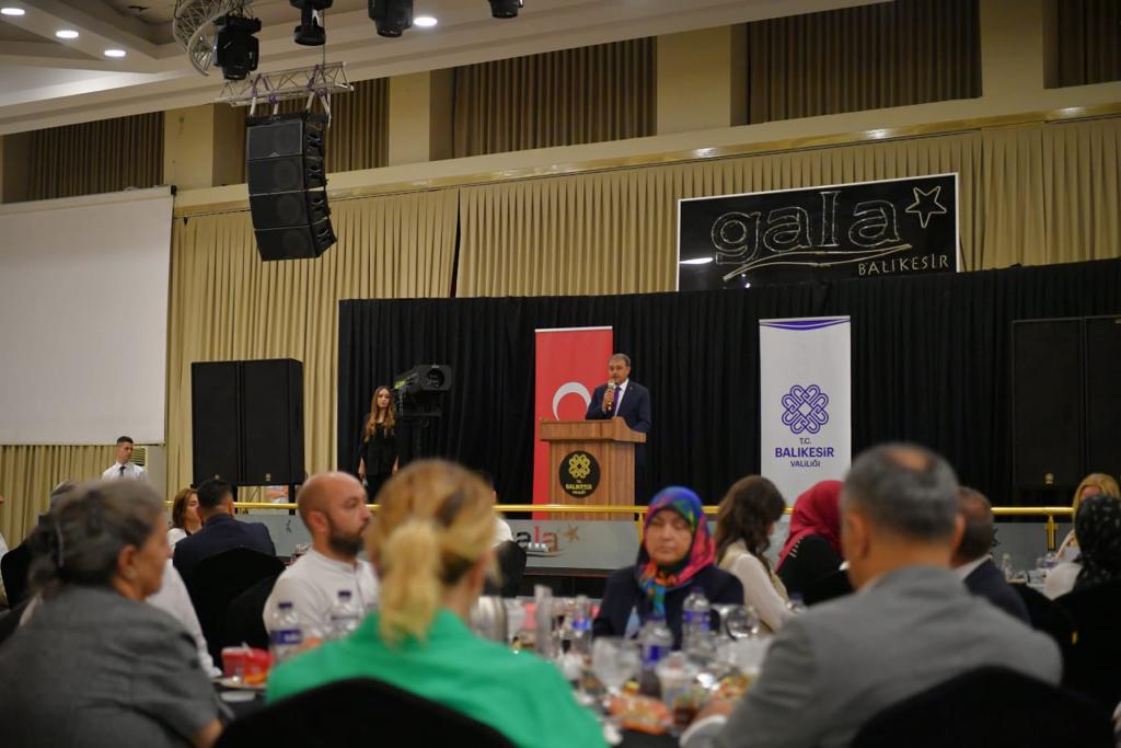 Vali Şıldak Şehit Aileleri ve Gazilerle Yemekte Bir Araya Geldi 15 Temmuz Demokrasi ve Milli Birlik Günü etkinlikleri kapsamında, Vali