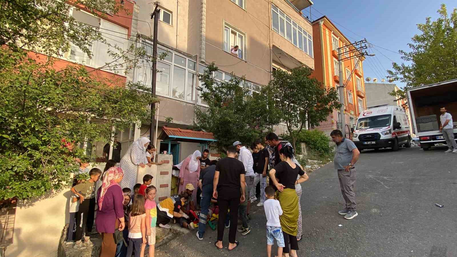 TEKİRDAĞ'IN ÇORLU İLÇESİNDE OYUN OYNADIĞI SIRADA 2. KATTAKİ EVİN BALKONUNDAN