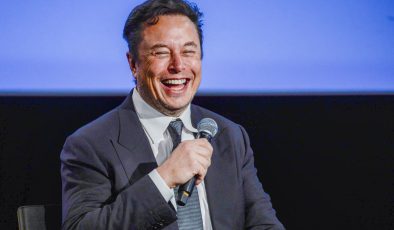 Musk’tan Twitter’a geçici sınırlama