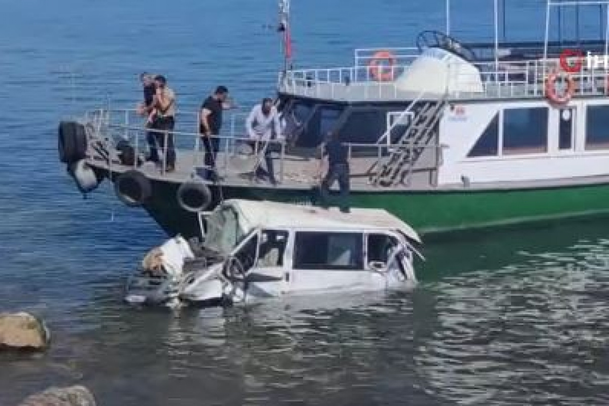 Van’ın Gevaş ilçesinde kontrolden çıkarak Van Gölü’ne uçan minibüsteki 11