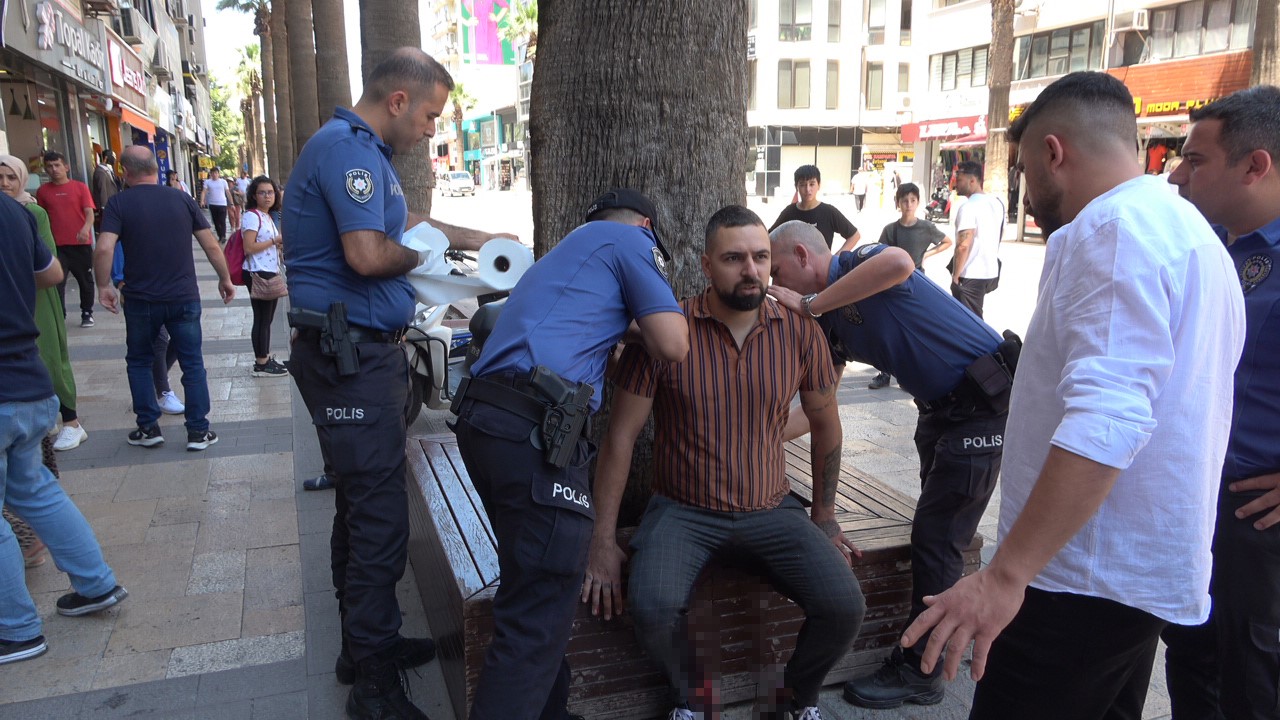 6 yerinden bıçaklandı, polislerin yanına kaçarak kurtuldu DENİZLİ’DE GİRDİĞİ KAVGA SONRASINDA VÜCUDUNUN ÇEŞİTLİ BÖLGELERİNDEN BIÇAKLANAN BİR ŞAHIS,