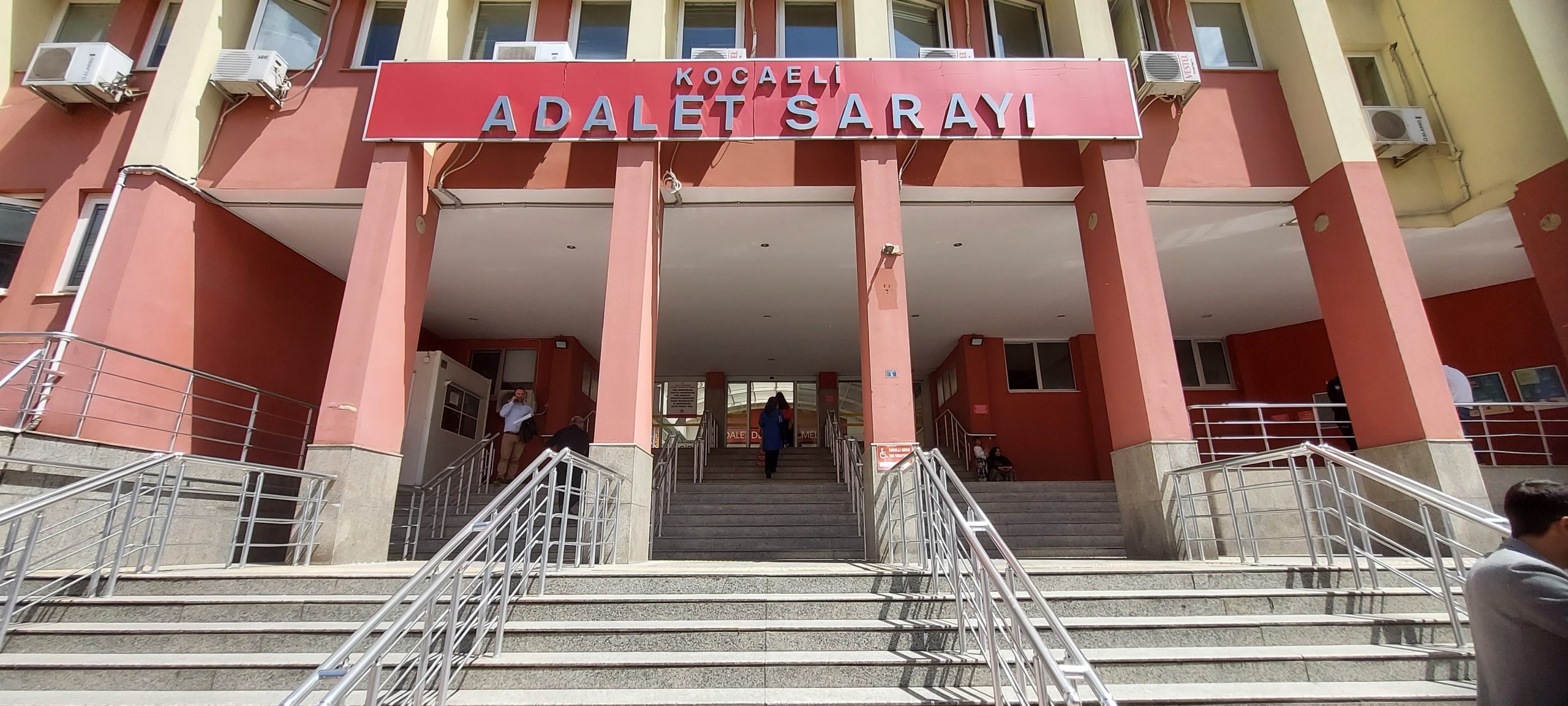 Eski sevgilisinin en yakın arkadaşı ile konuştuğunu öğrenen şahıs adeta