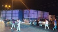 BALIKESİR'İN BANDIRMA İLÇESİNDE KIRMIZI IŞIKTA GEÇEN HAFİF TİCARİ ARACIN TIRLA