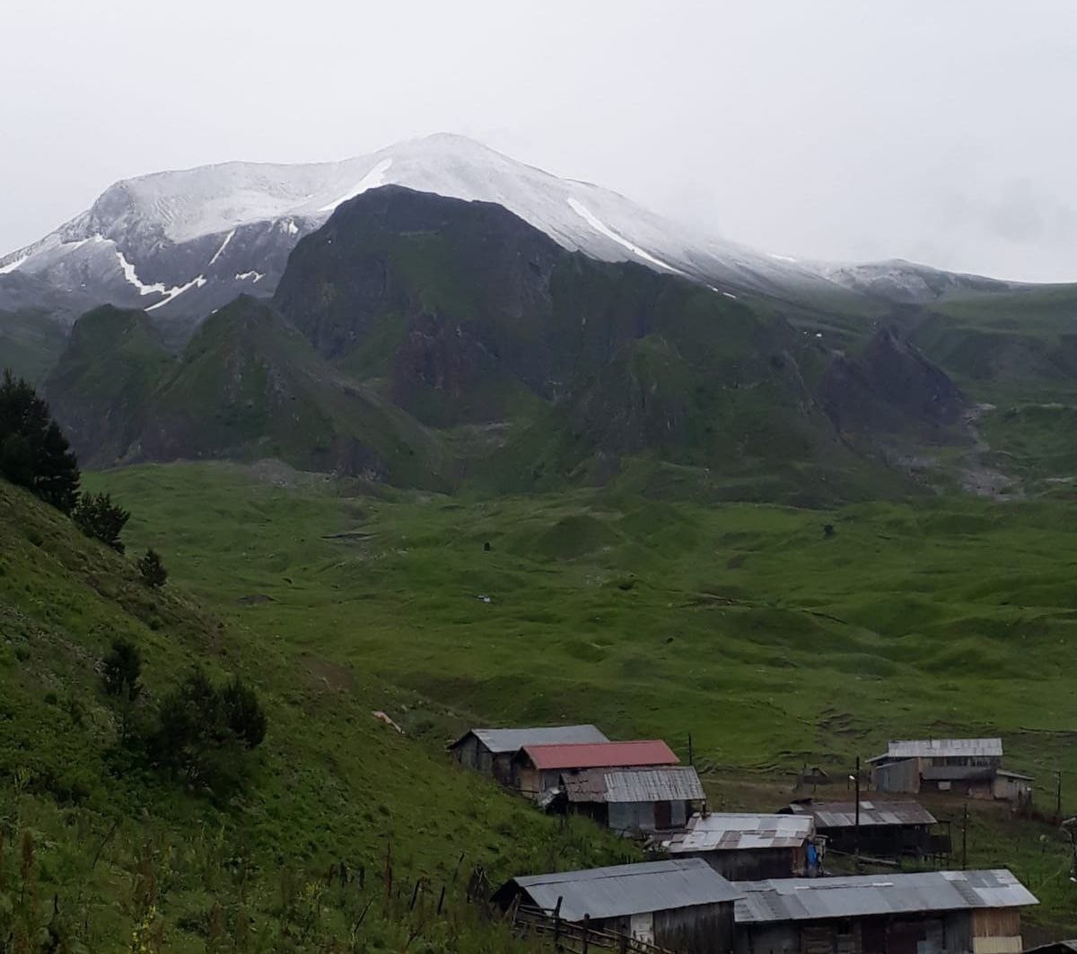 Temmuz ayında kar sürprizi Artvin‘in Şavşat ilçesinde Gürcistan sınırında bulunan 2 bin 600-3 bin