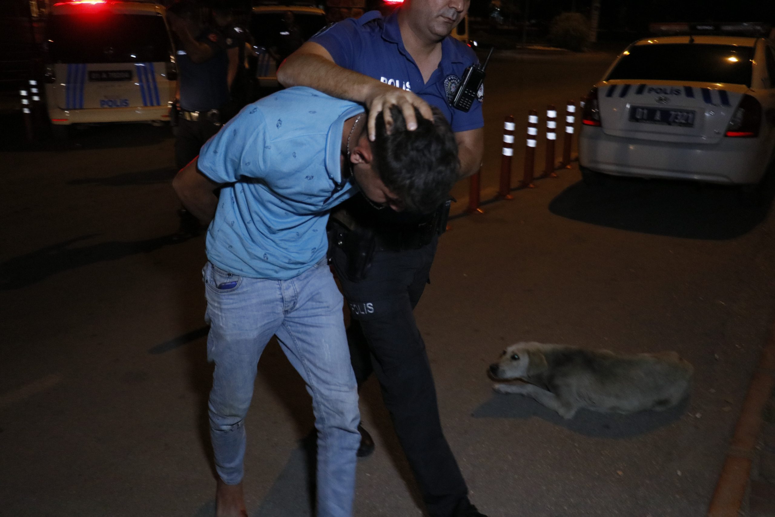 Adana’da polis, plakasız motosiklete “dur” ihtarında bulundu ancak motosikletin sürücüsü