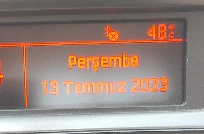 Termometreler 48 dereceyi gösterdi Adana’da araç termometreleri bugün 48 dereciyi gösterdi. Nem ile birlikte