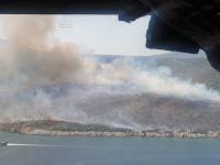 İzmir’de makilik alanda yangına havadan ve karadan müdahale