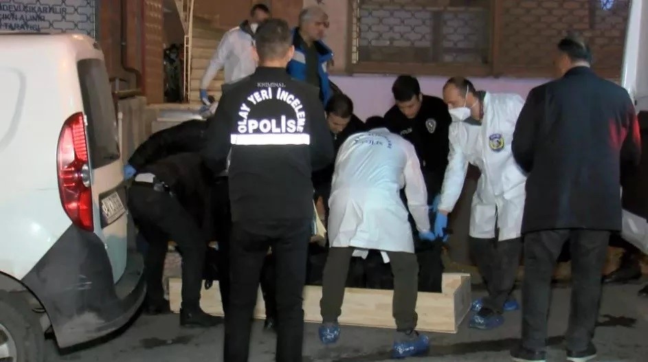 Bahçelievler’de kaldırım taşıyla öldürdüğü kadının cesedini parçalara ayırıp derin dondurucuda