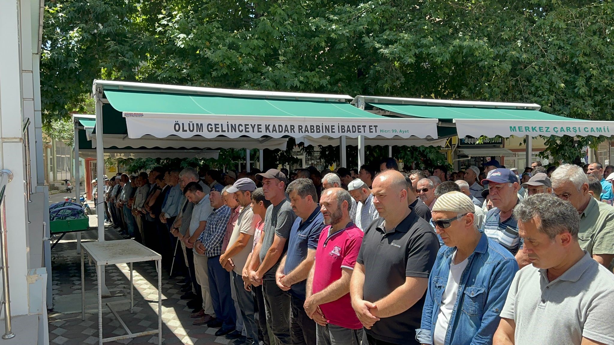 Afyonkarahisar’da tarım işçilerini taşıyan minibüsün devrilmesi sonucu 8 kişinin hayatını