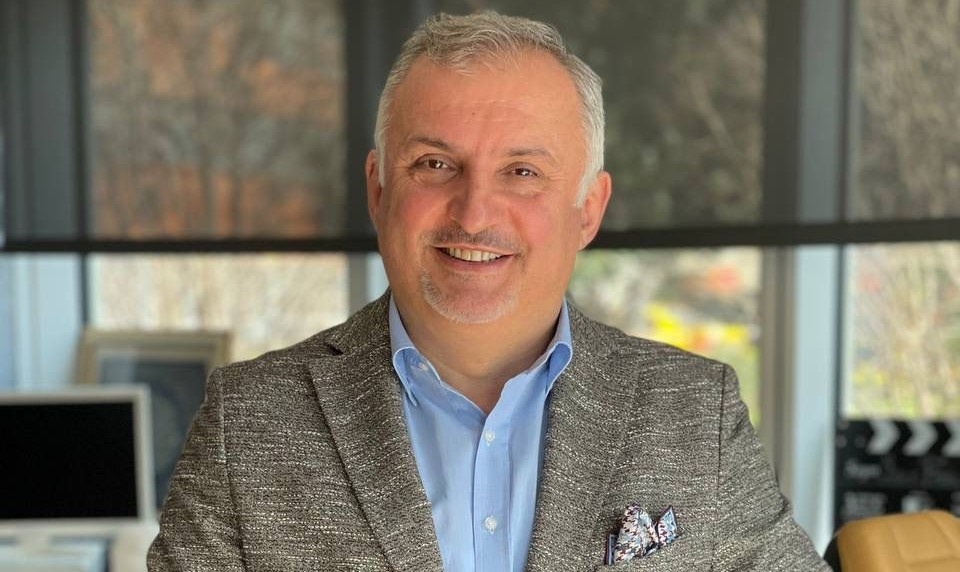 BURUN ESTETİĞİ AMELİYATIYLA BİRLİKTE KİŞİLERİN YÜZ İFADELERİNİN DİKKAT ÇEKİCİ HALE