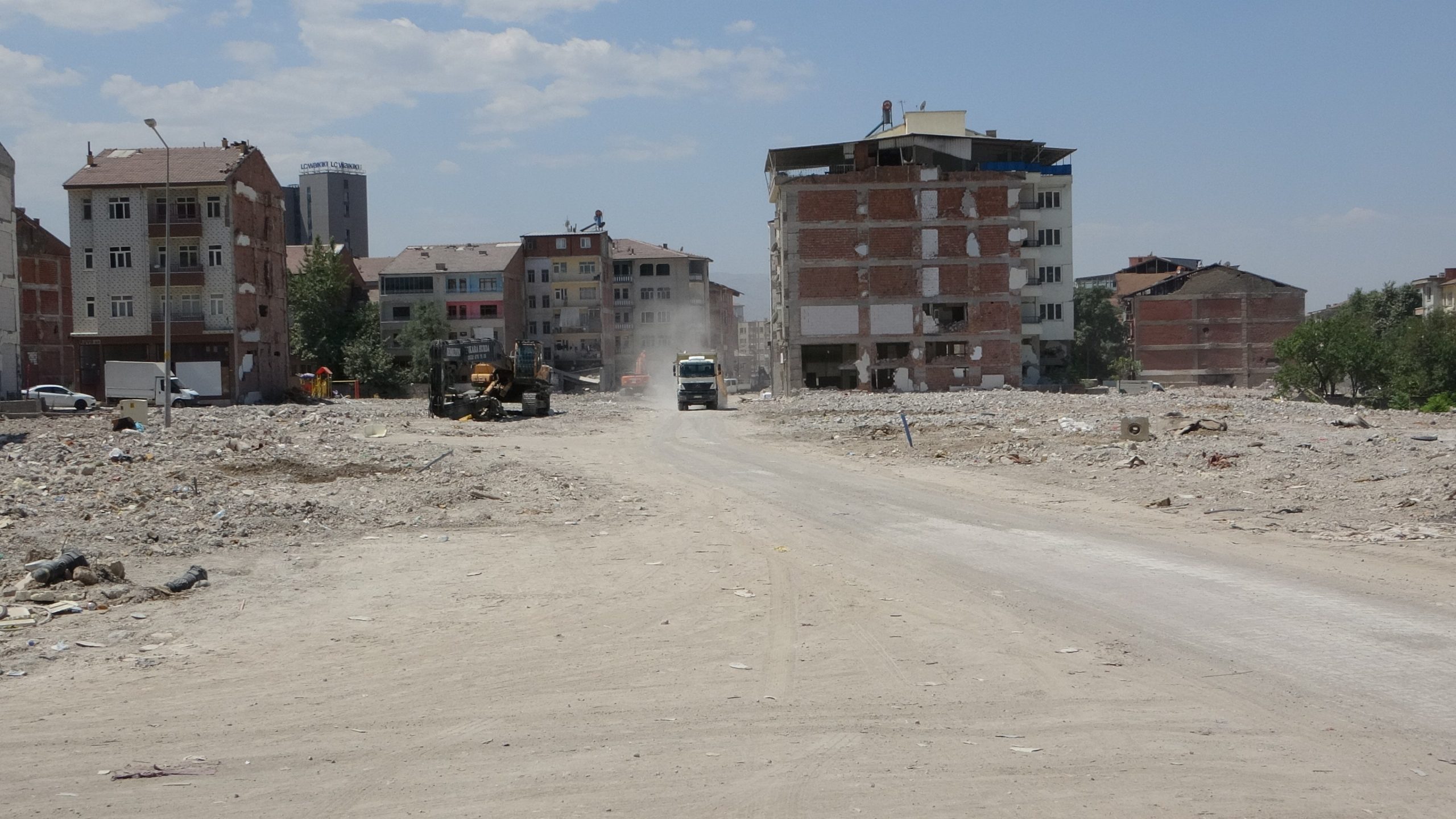 Depremden önce en işlek caddesiydi Malatya’da, Kahramanmaraş depremlerinin vurduğu kentin en işlek caddelerinden biri olan