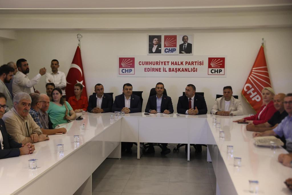 CHP’Lİ AHMET AKIN’DAN EDİRNE’DE YEREL SEÇİM MESAJI CHP Yerel Yönetimlerden Sorumlu Genel Başkan Yardımcısı Ahmet Akın, partisinin