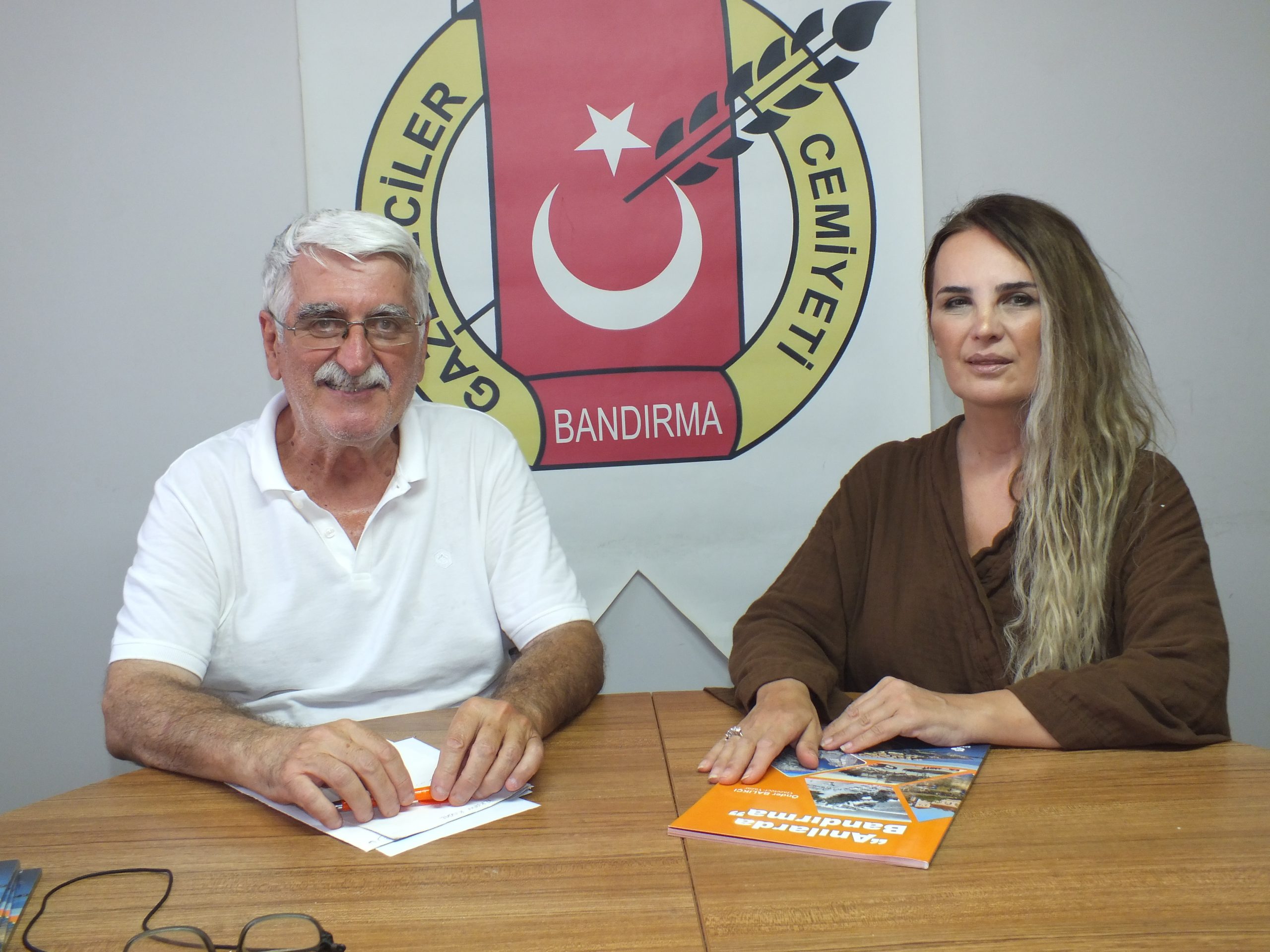 Bandırmalı eğitimci-sanatçı İlksen Kodal, tatilini geçirmek için İstanbul’dan Bandırma’ya geldi.
