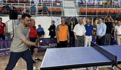 Masa tenisi tutkunları Bandırma’da yarıştı