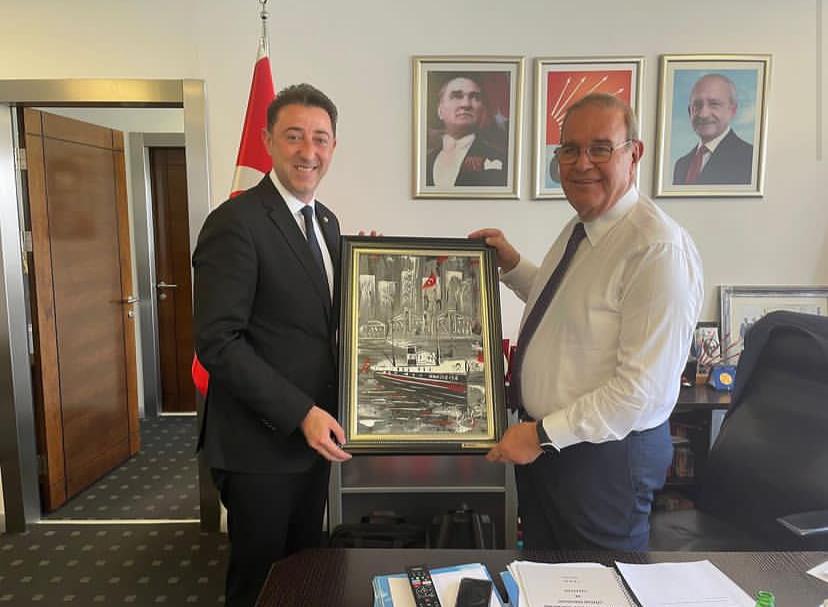 Bandırma Belediye Başkanı Av. Tolga Tosun, Bandırma’da gerçekleştirdiği hizmetleri Ankara’da