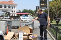 Bandırma’da yaz aylarında çöplerden yayılan koku vatandaşı isyan ettirdi. Vatandaş,