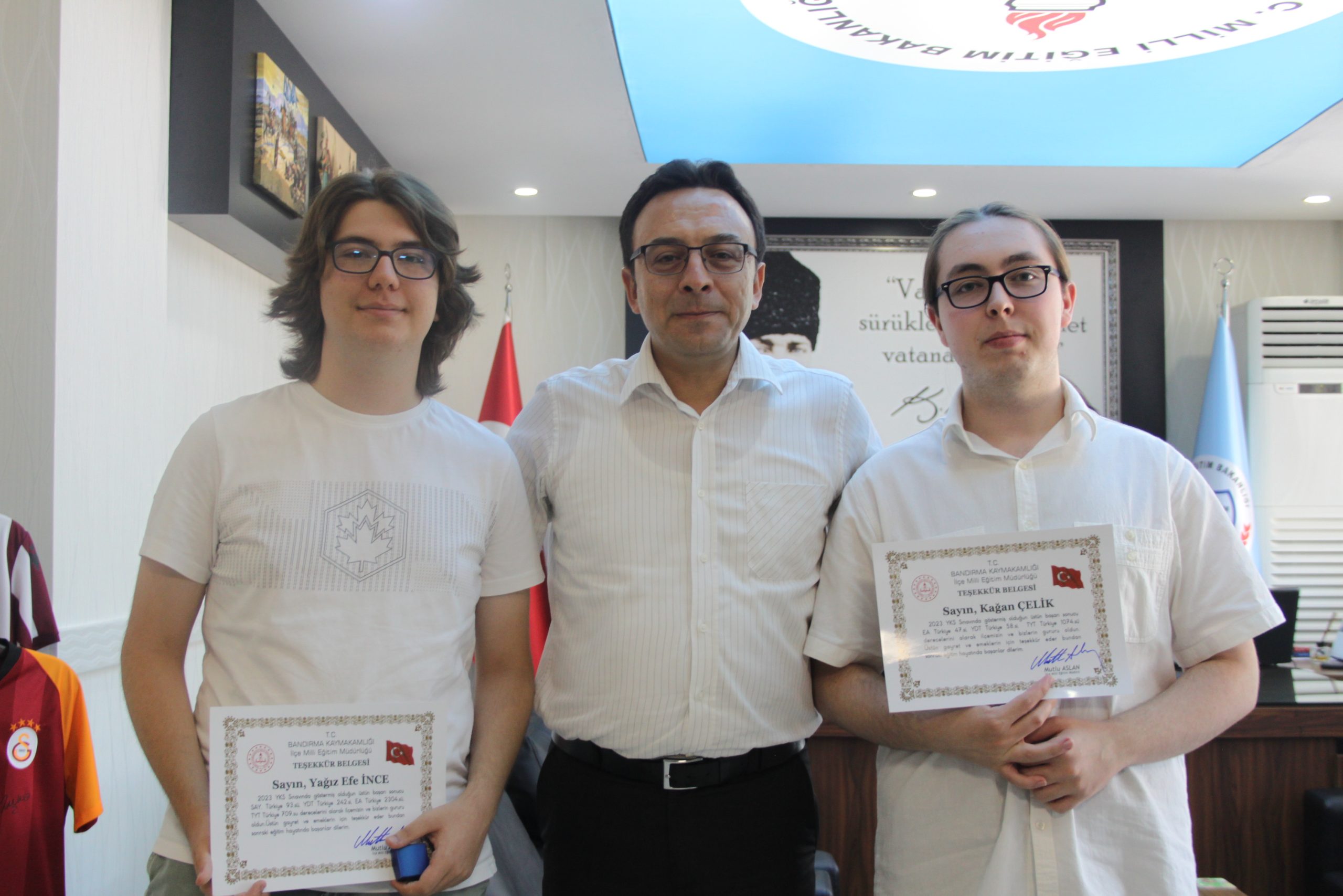 Bandırma’da (Yükseköğretim Kurumları Sınavı) YKS’de dereceye giren öğrenciler için Bandırma