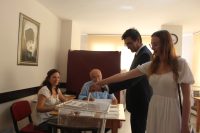 CHP Bandırma İlçe Başkanlığı’nda gerçekleşen delege seçimlerinde, damat nikâhından hemen
