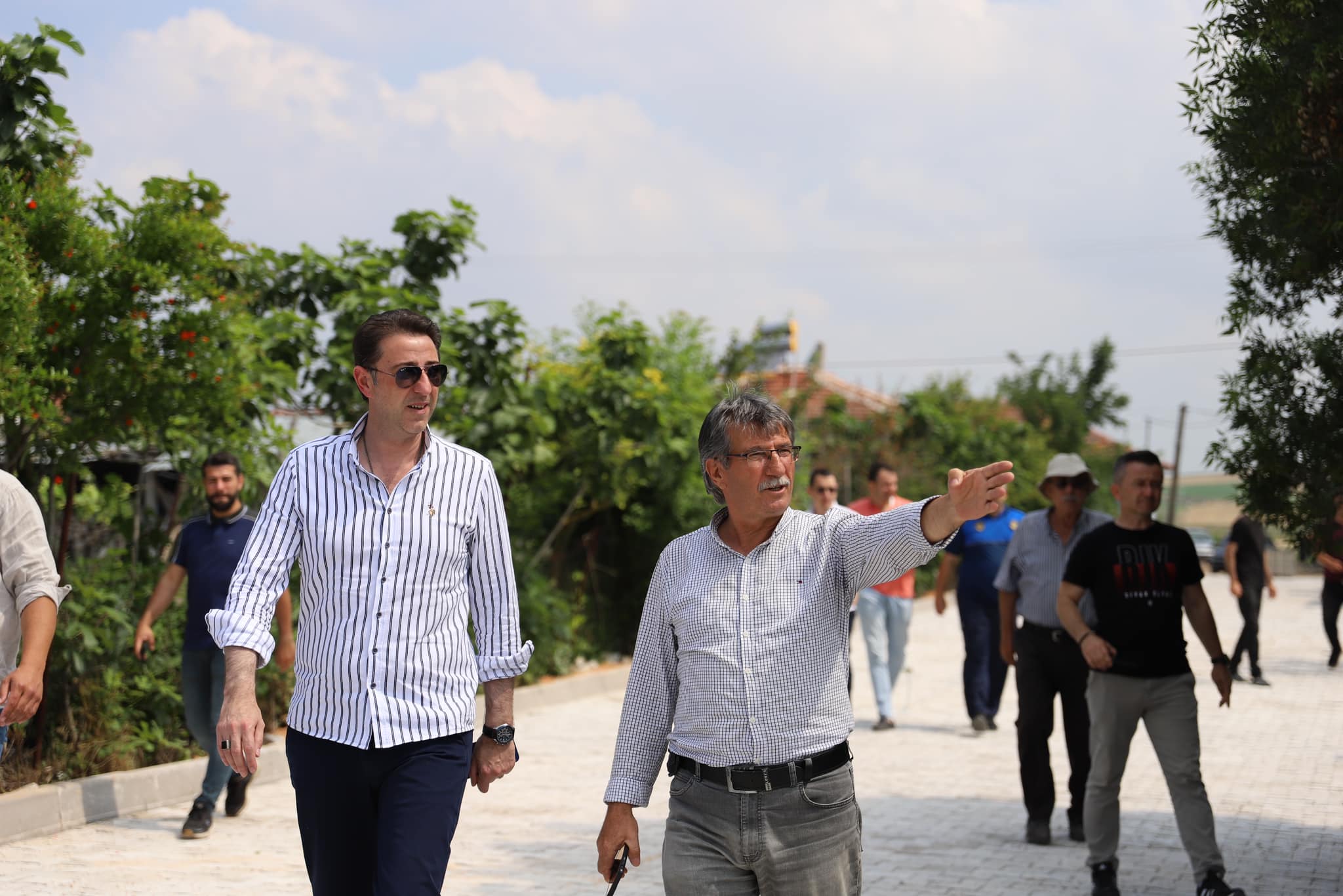 Bandırma Belediyesi’nin yol yapım, düzenleme ve asfalt serim çalışmaları devam