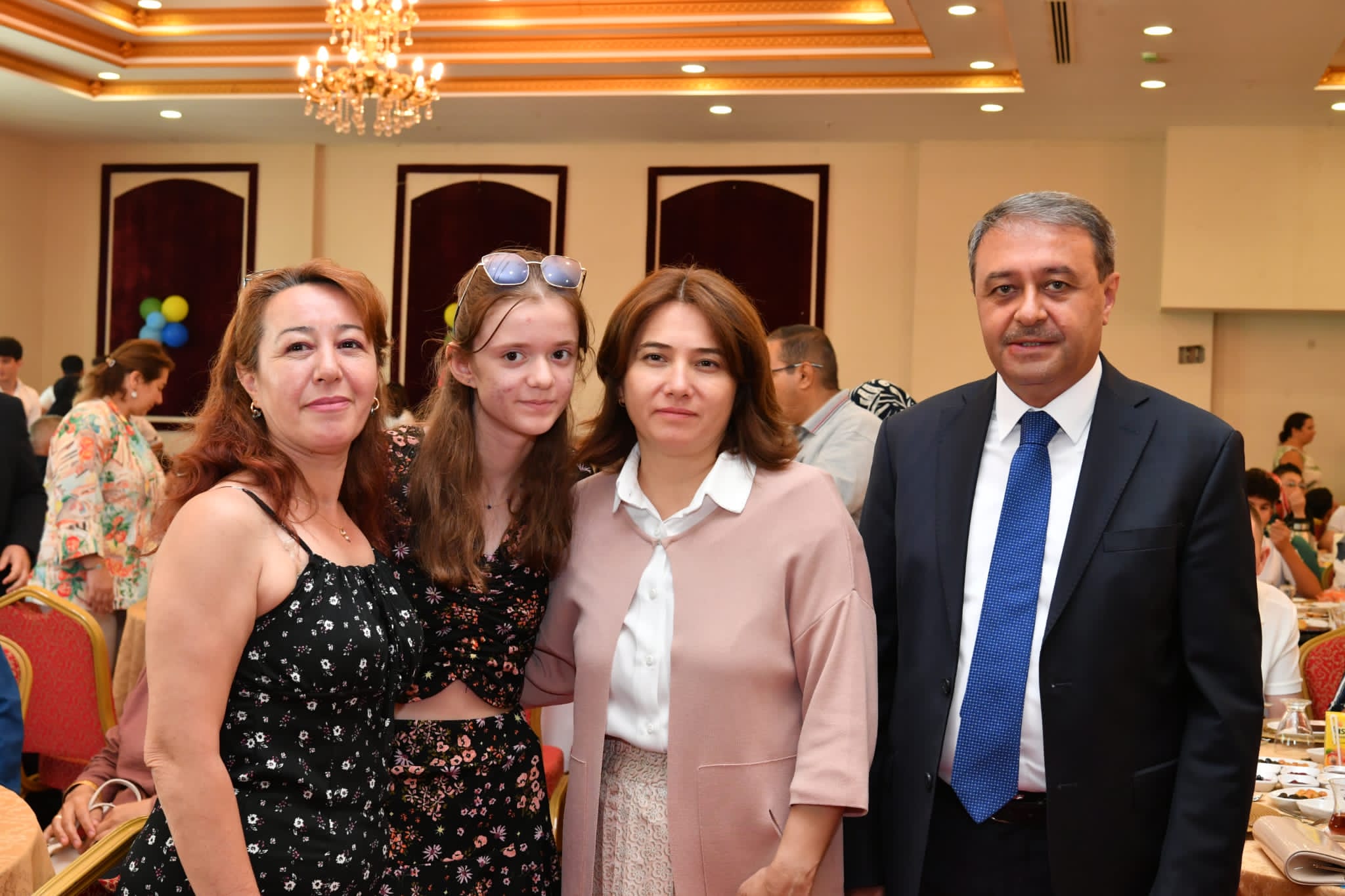 Vali Hasan Şıldak Eşi Fatma Nur Şıldak ile birlikte koruyucu