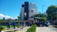 Mobydick restoran tarafından teras katına çıkmak için yaptırılan asansör sökülüyor.