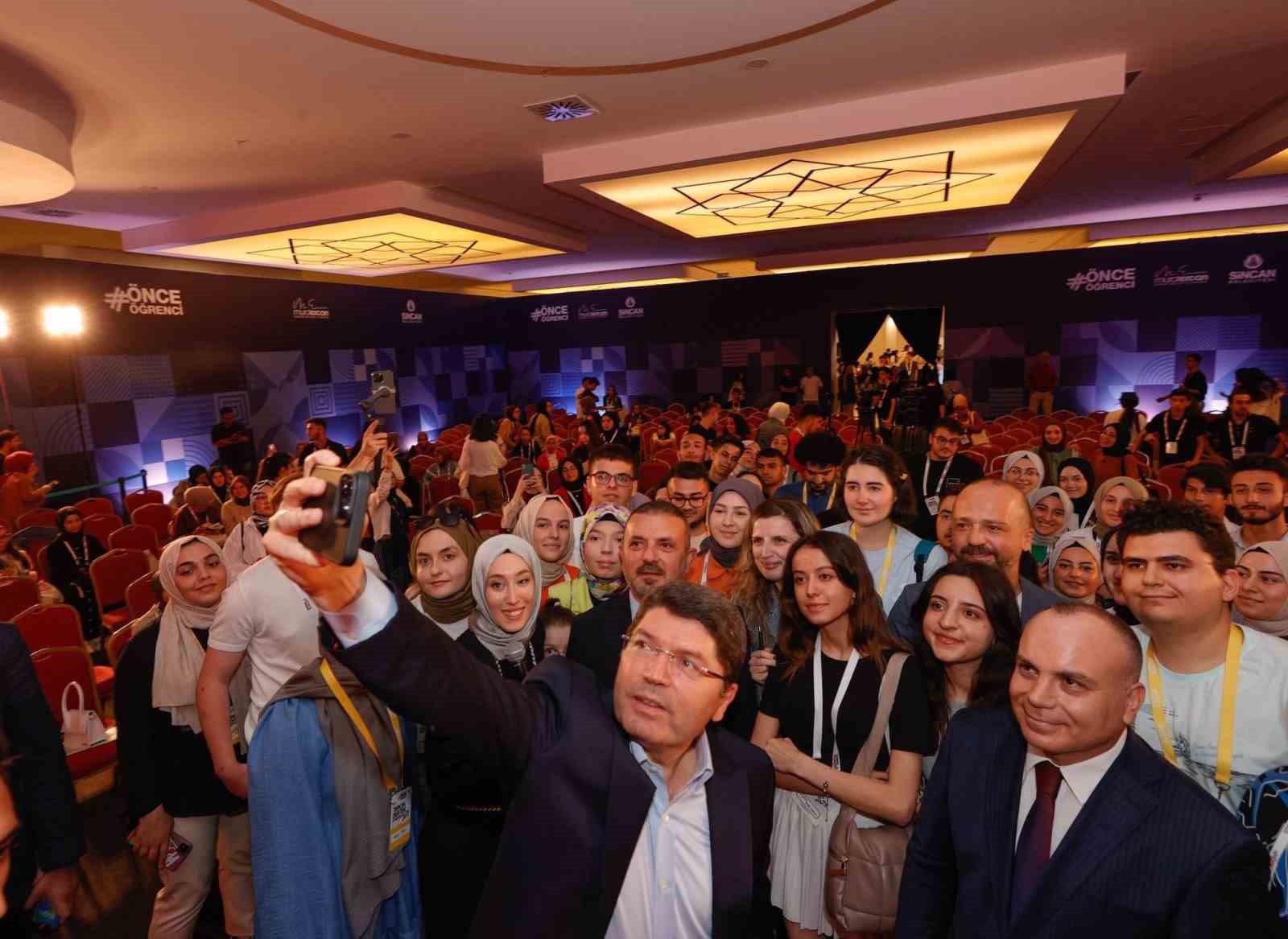 ANKARA’DA ÖĞRENCİLERLE BULUŞAN ADALET BAKANI YILMAZ TUNÇ, “GENÇ KARDEŞLERİMİZE ÜNİVERSİTE